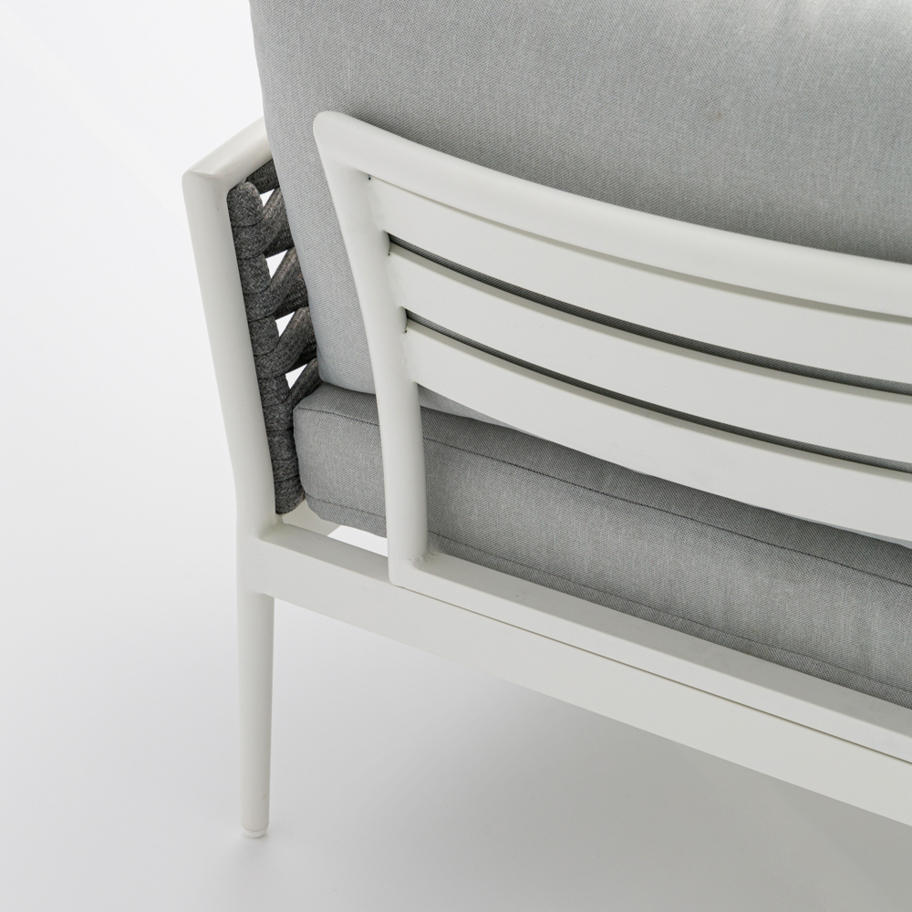 Sofa 2 plazas Walga aluminio blanco cojin gris claro