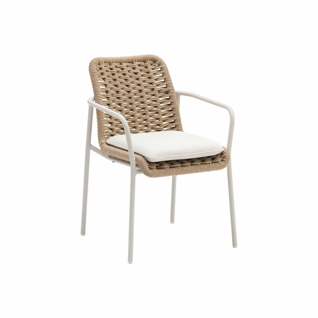Sillon de comedor Zermatt aluminio tapioca, cuerda taupe claro y cojineria beige.
